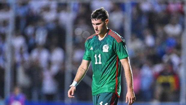 Santiago Giménez, delantero de la Selección Mexicana